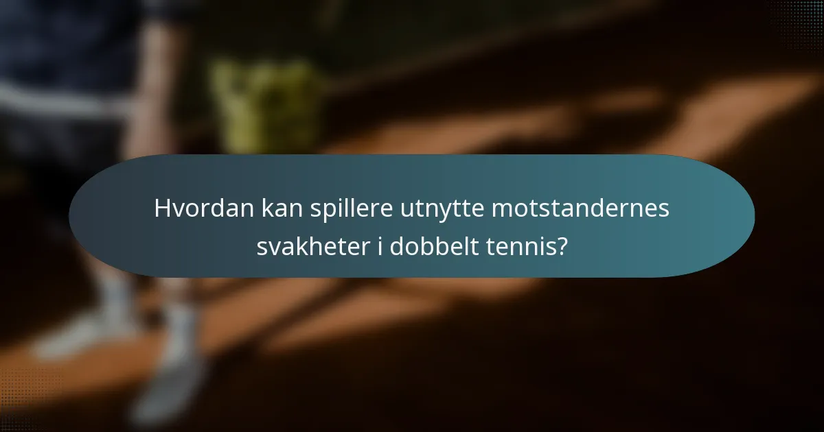 Hvordan kan spillere utnytte motstandernes svakheter i dobbelt tennis?